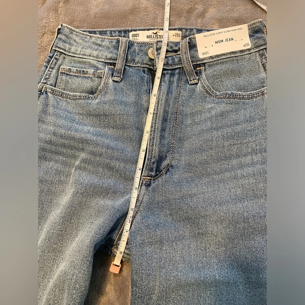 Hollister curvy ultra high rise-rise mom jean 000XS - Picture 3 of 5